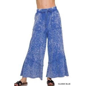 NWT Zenana Ladies CLASSIC BLUE EXPOSED-SEAM FLARE HEM PANTS WITH POCKETS